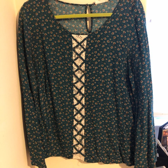 Bell sleeve blouse - Picture 2 of 4